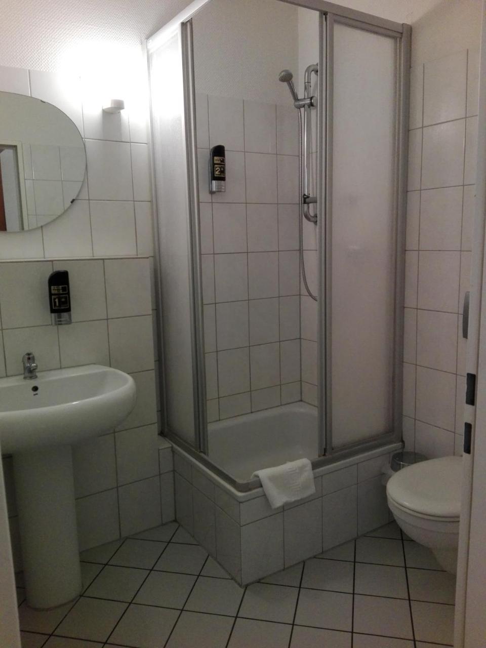 Hotel Restaurant 1000 Cologne Extérieur photo
